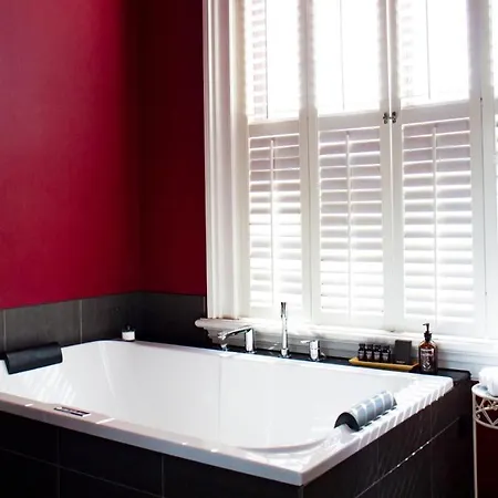 Suitehotel Pincoffs 4*